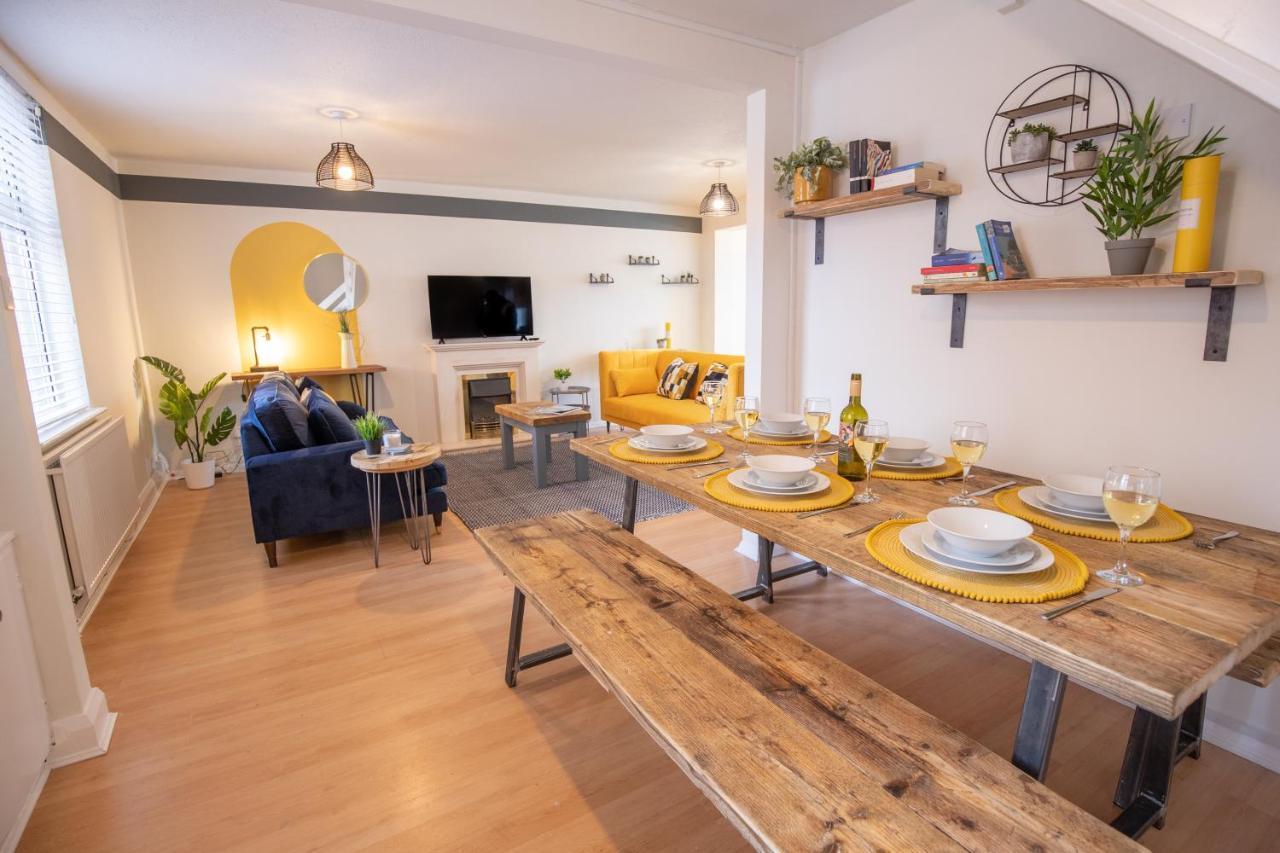 Saltbox Properties- Large!! 3 Bed, 3 Bath House, Parking, Fast Wifi, Town Centre Location! Sleeps 6 آشبي دو لا سوج المظهر الخارجي الصورة