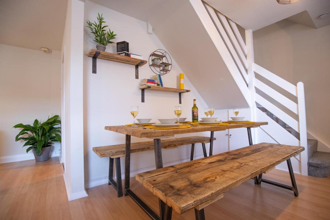 Saltbox Properties- Large!! 3 Bed, 3 Bath House, Parking, Fast Wifi, Town Centre Location! Sleeps 6 آشبي دو لا سوج المظهر الخارجي الصورة